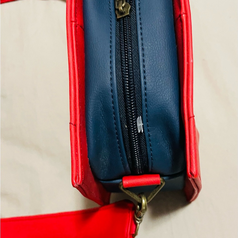 HEREJE Red Women's Bag - Picture 6 of 11